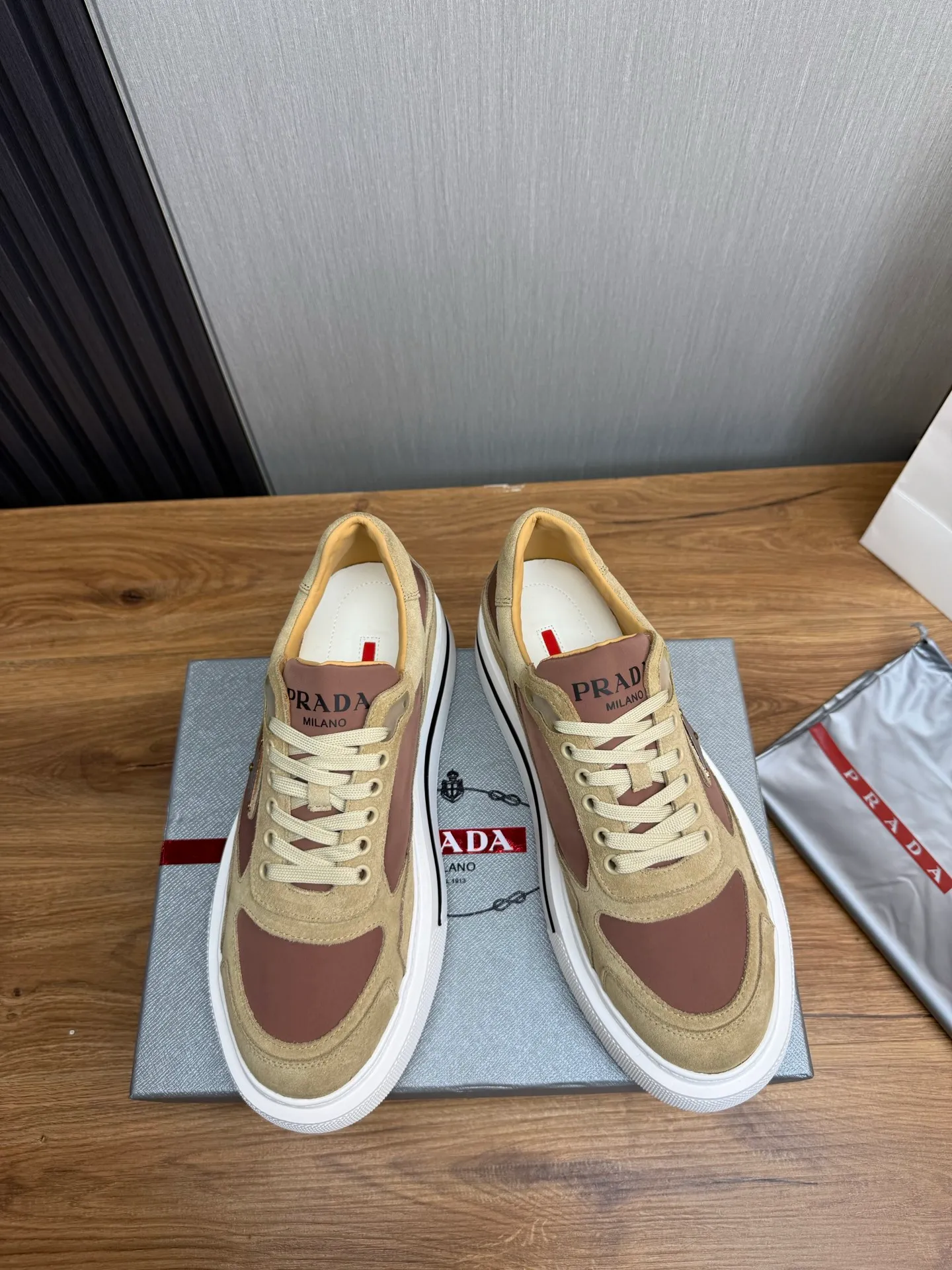 Men's shoes 💰580💰 [PRADA] Hot-selling men's shoes shipped 👏Official website synchronized ⬆️ Original cowhide fabric + cowhide lining, cowhide feet 🐮 1:1 shipment ✔️Original original sole, 38-45 (45. Customized, non-refundable)